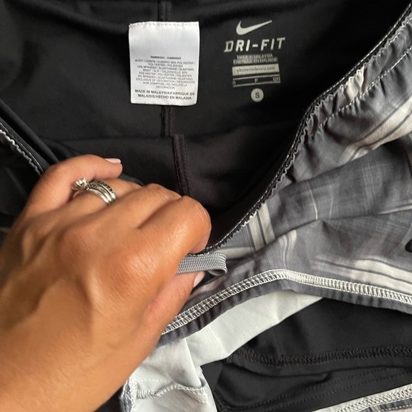 Nike running shorts small - Picture 3 of 3